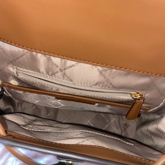 new my daughter took the tag off. It was never used stored in my closet. - Picture 2 of 2